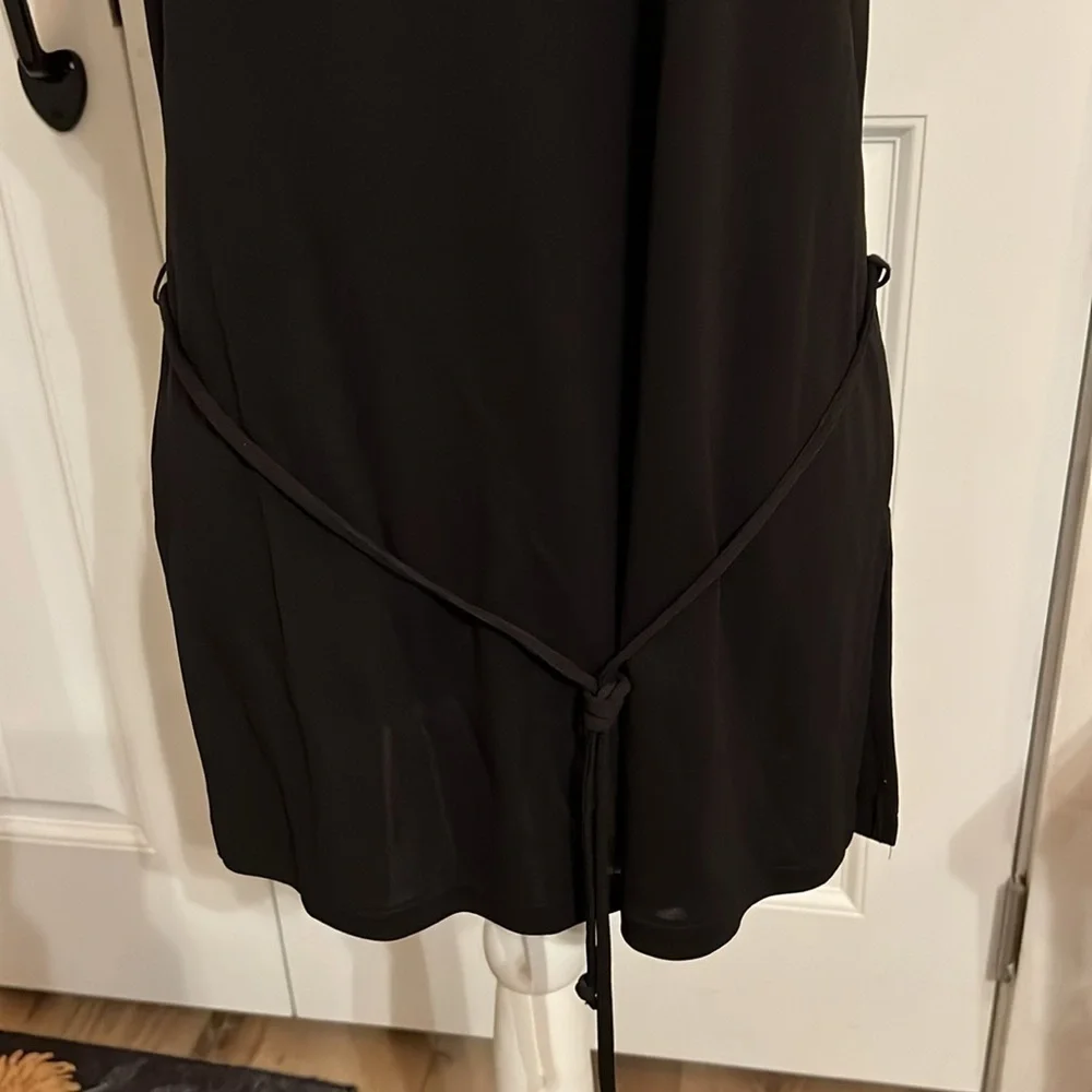 JOSEPHINE CHAUS Women’s Black Large Plunge Neck Sleeveless Mini Dress.